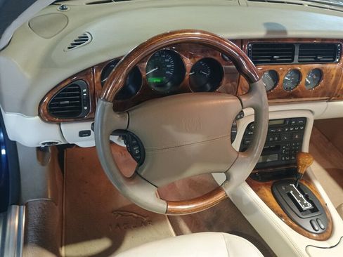 Used 2001 Jaguar XK8 Convertible image 16