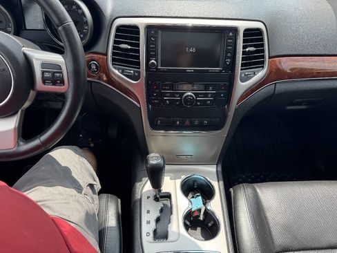 Used 2013 Jeep Grand Cherokee Limited w/ Luxury Group II AWD/4WD image 16