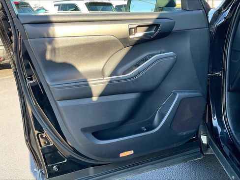 Used 2020 Toyota Highlander XLE image 22