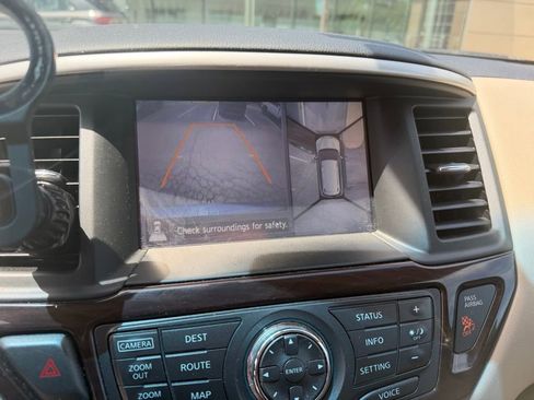 Used 2016 Nissan Pathfinder Platinum AWD/4WD image 10