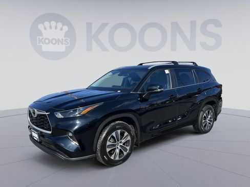 Used 2023 Toyota Highlander XLE image 1