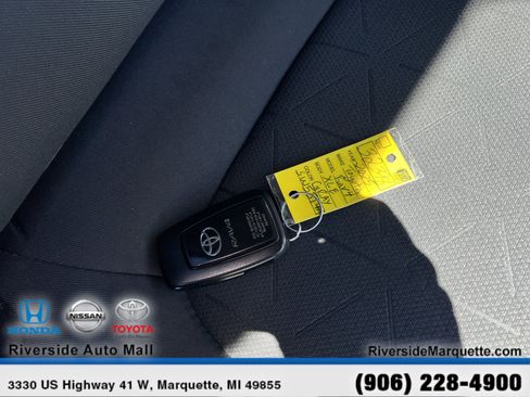 Used 2025 Toyota RAV4 XLE AWD/4WD image 26