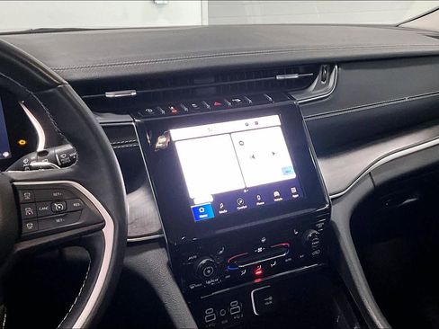 Used 2022 Jeep Grand Cherokee Limited image 13