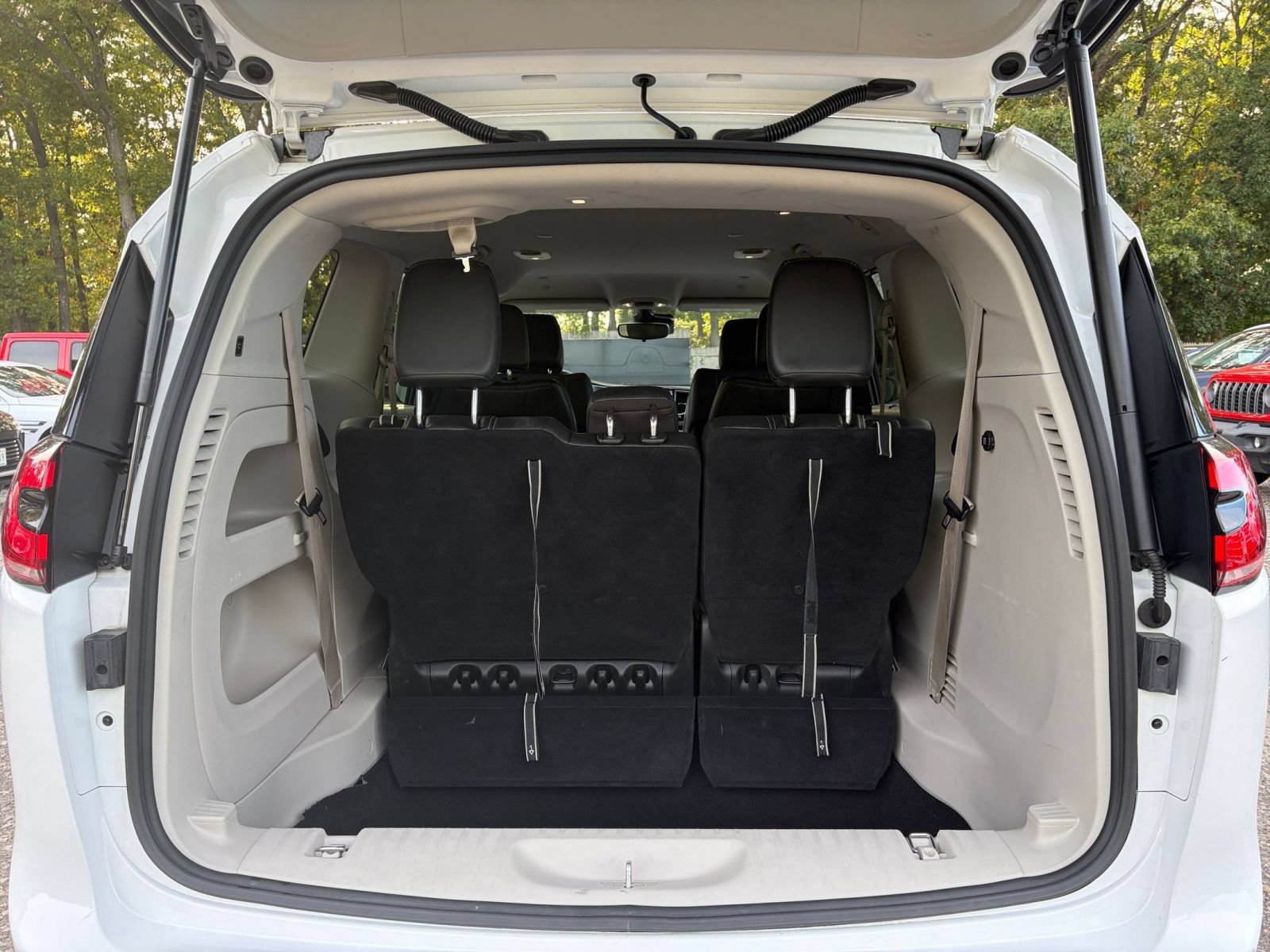 Used 2024 Chrysler Pacifica Touring-L FWD image 33