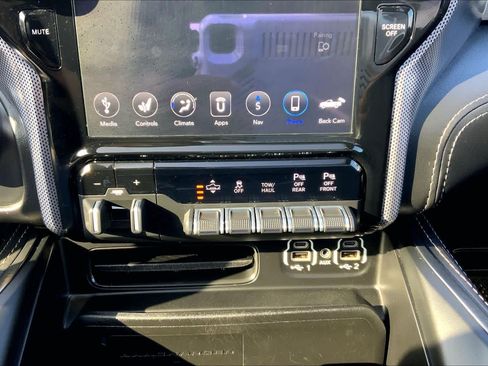 Used 2020 RAM 1500 Limited w/ Black Appearance Package AWD/4WD image 30