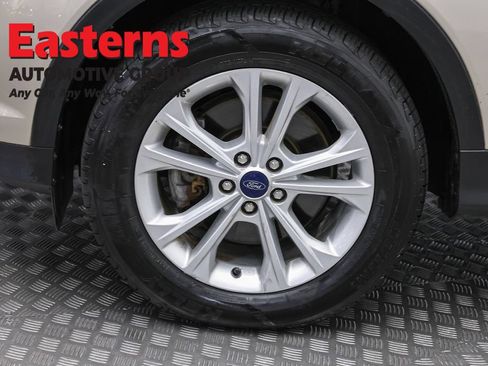 Used 2018 Ford Escape SE w/ SE Sync 3 Package AWD/4WD image 32