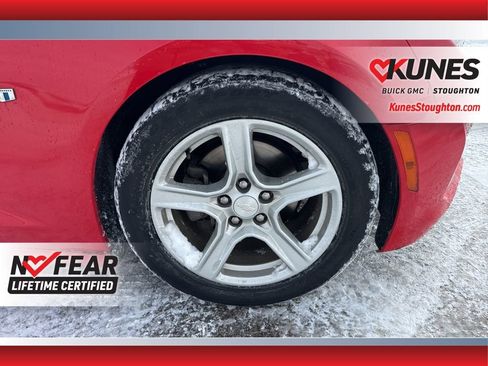 Used 2020 Chevrolet Camaro LT image 14