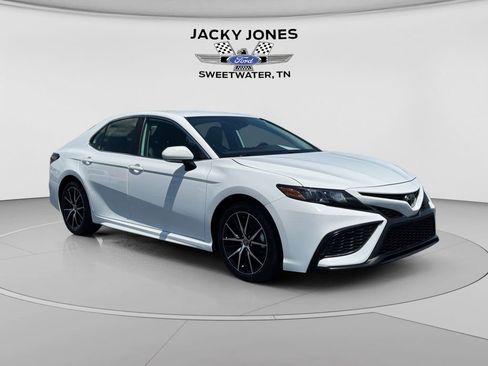Used 2024 Toyota Camry SE FWD image 7