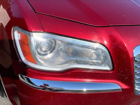 Used 2012 Chrysler 300 C image 25