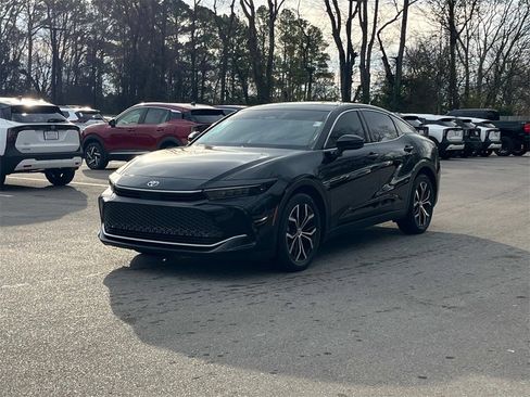 Used 2023 Toyota Crown XLE image 9