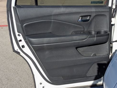 Used 2021 Honda Pilot EX image 11