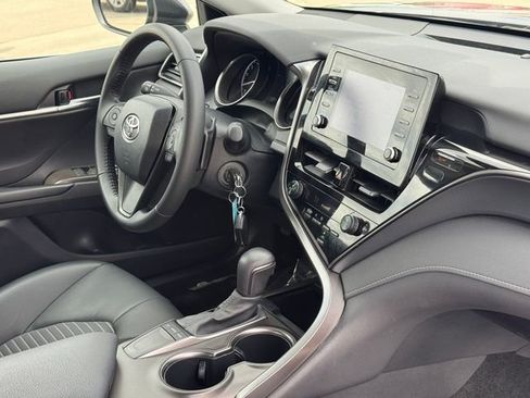 Used 2023 Toyota Camry SE FWD image 9