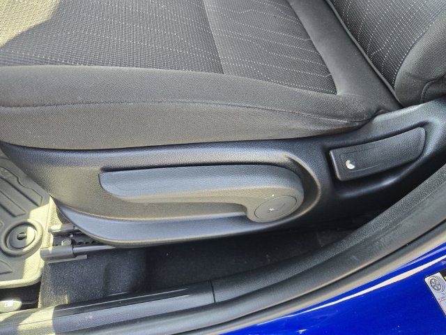 Used 2023 Hyundai Venue SE FWD image 15