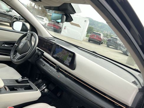 Used 2023 Nissan Ariya AWD image 30