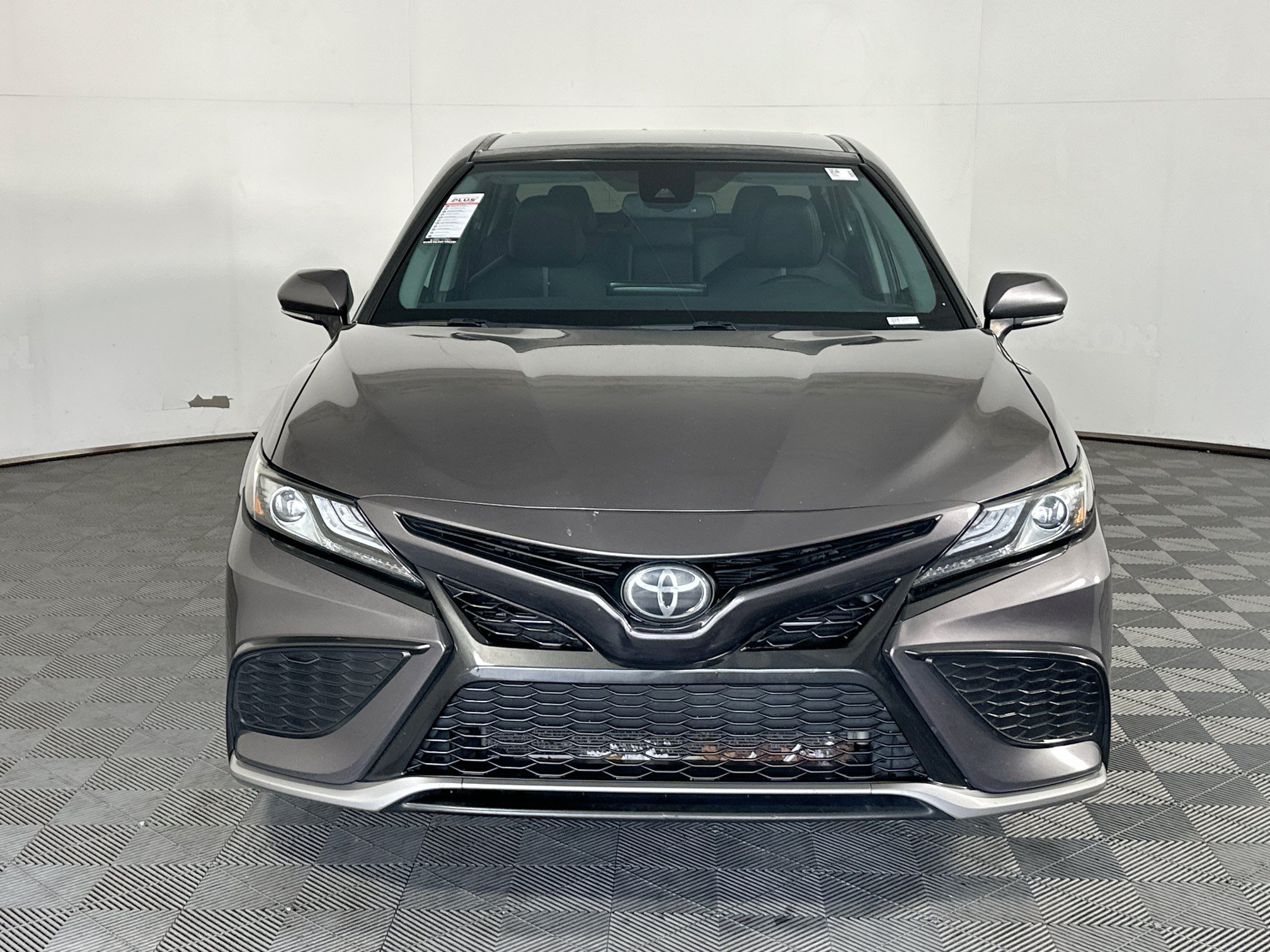 Used 2022 Toyota Camry XSE FWD image 8