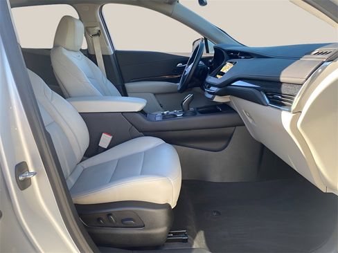 Certified 2022 Cadillac XT4 Premium Luxury w/ Enhanced Visibility Package image 18