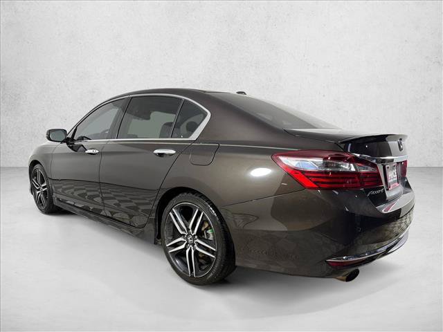 Used 2016 Honda Accord Touring image 7