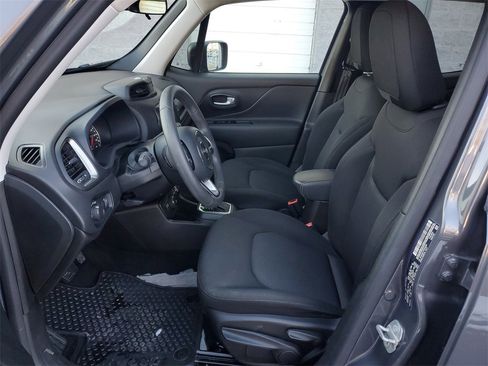 Used 2023 Jeep Renegade Latitude image 11