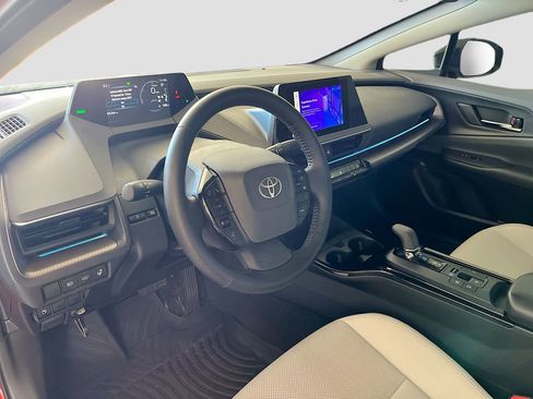 Used 2024 Toyota Prius XLE image 9