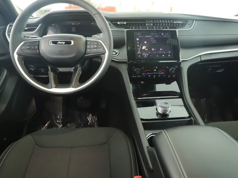 New 2025 Jeep Grand Cherokee Laredo X w/ Luxury Tech Group I image 17