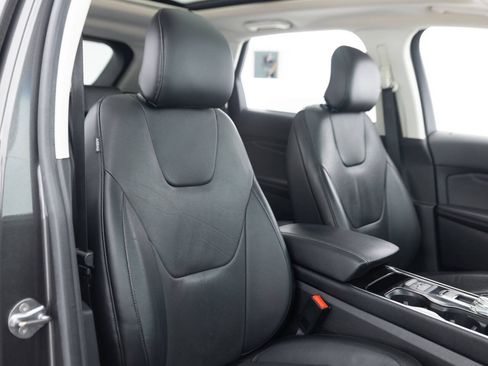 Used 2019 Ford Edge Titanium w/ Equipment Group 301A AWD/4WD image 26