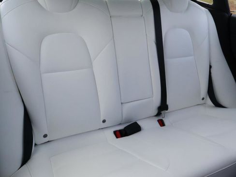 Used 2022 Tesla Model 3 Standard Range image 19