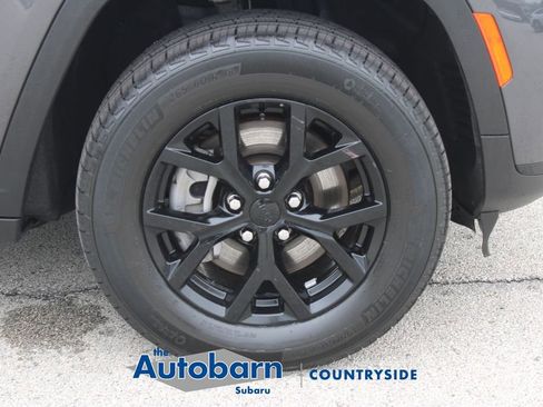 Used 2024 Jeep Grand Cherokee L Laredo AWD/4WD image 32