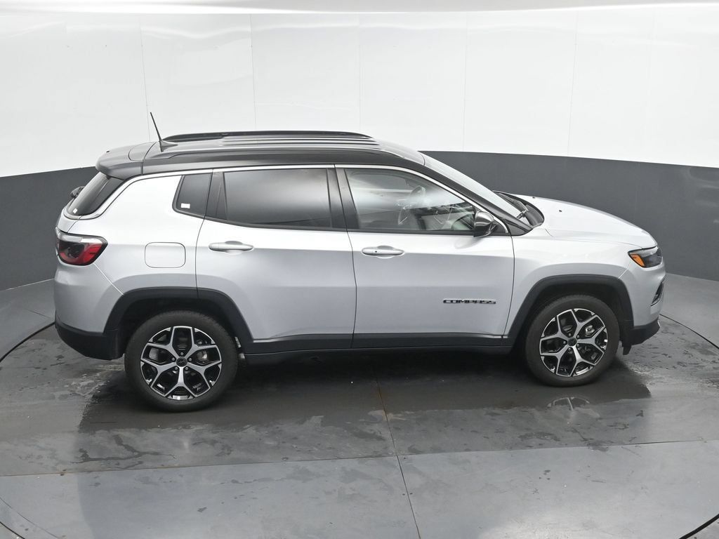 Used 2025 Jeep Compass Limited AWD/4WD image 33