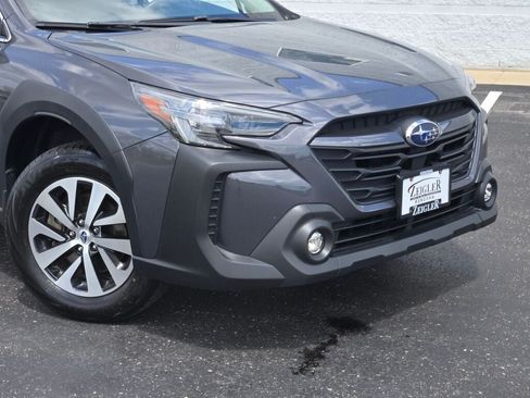 Used 2023 Subaru Outback Premium AWD/4WD image 2