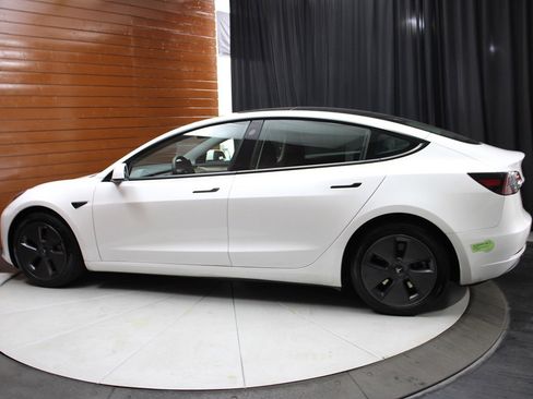 Used 2023 Tesla Model 3 Standard Range image 16