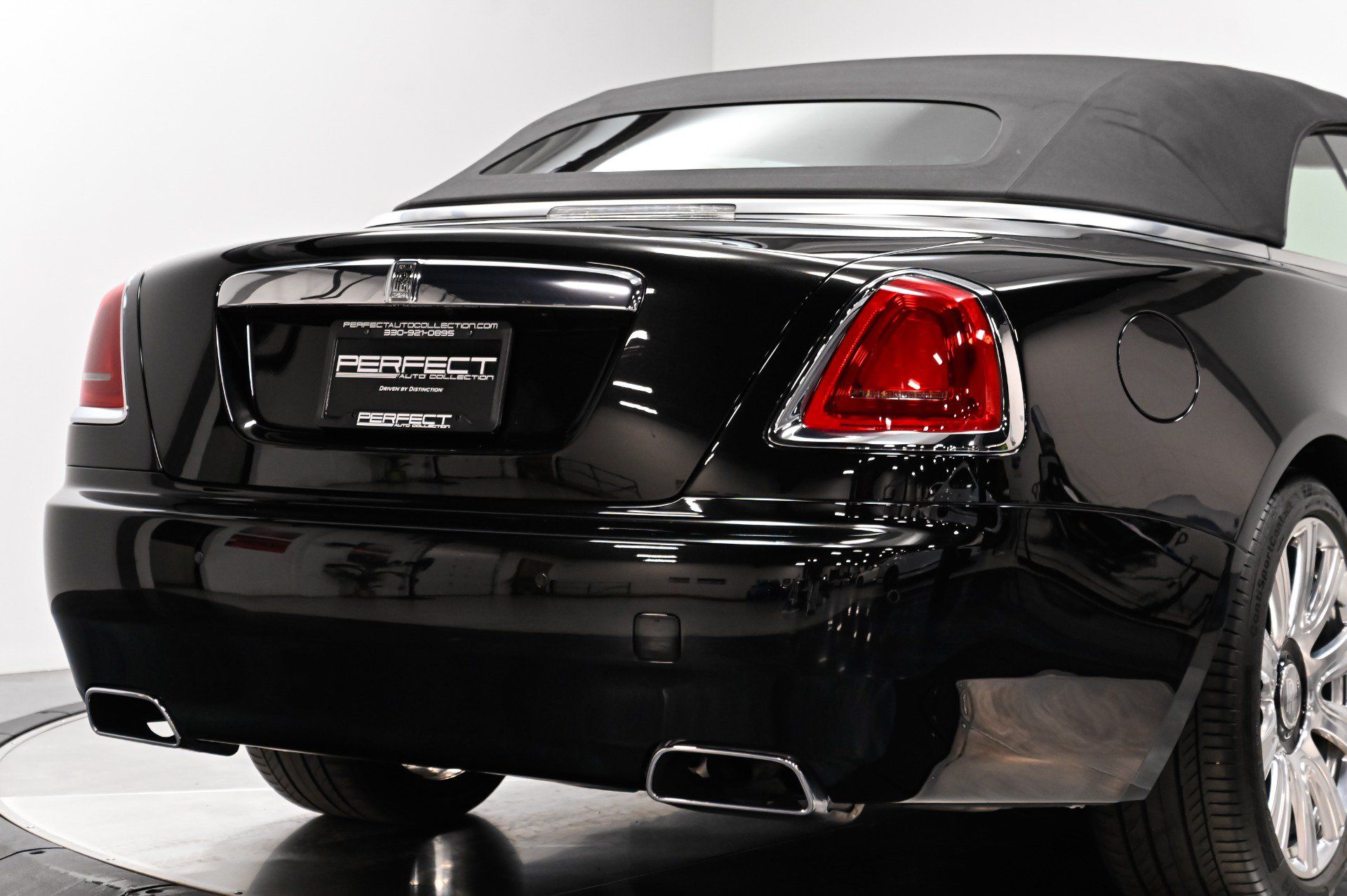 Used 2017 Rolls-Royce Dawn RWD image 40