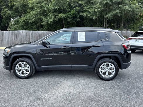 Used 2024 Jeep Compass Latitude AWD/4WD image 2