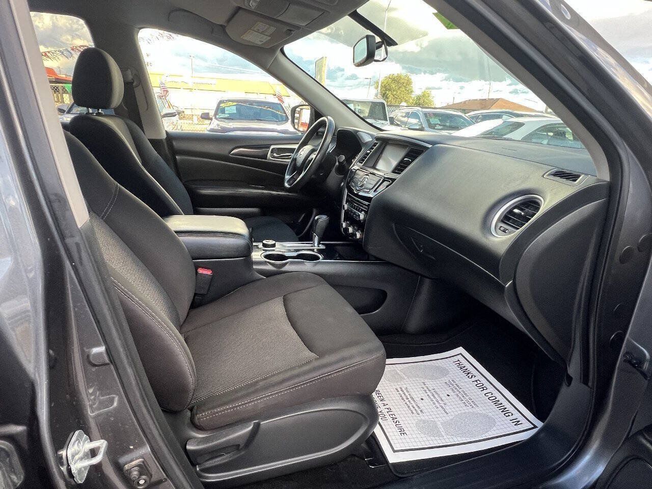 Used 2019 Nissan Pathfinder SV AWD/4WD image 13