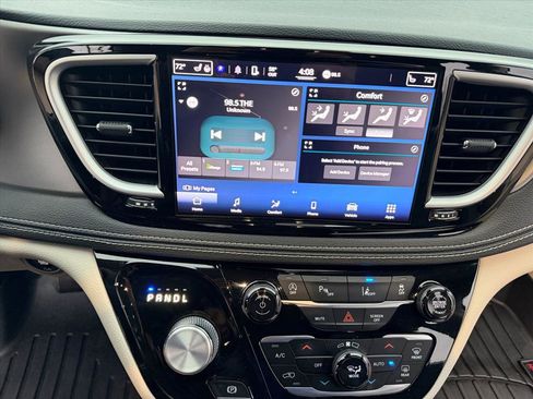 Used 2022 Chrysler Pacifica Touring-L image 22