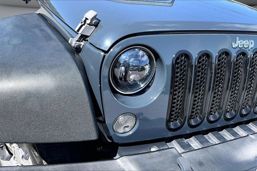 Used 2017 Jeep Wrangler Sport w/ Connectivity Group AWD/4WD image 30