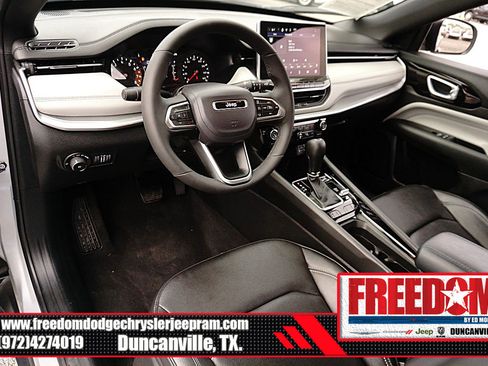 Certified 2025 Jeep Compass Limited image 10