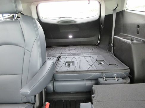 Certified 2019 Buick Enclave Essence FWD image 19