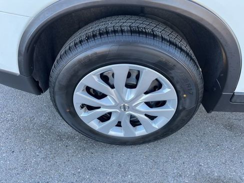 Used 2016 Nissan Rogue S image 16