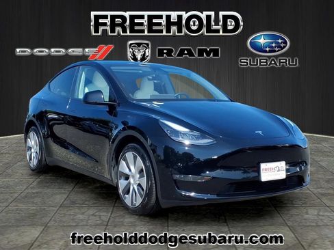 Used 2023 Tesla Model Y Long Range AWD/4WD image 1