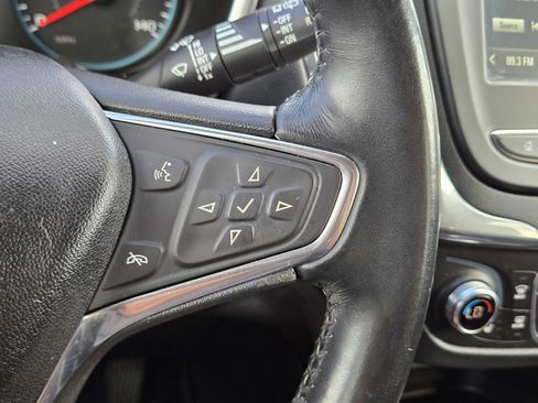 Used 2018 Chevrolet Equinox LT image 32