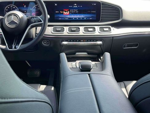 Used 2025 Mercedes-Benz GLE 350 4MATIC image 3