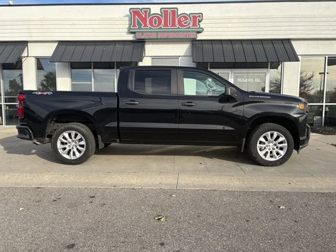 Used 2020 Chevrolet Silverado 1500 Custom w/ Custom Value Package image 2