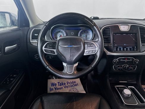 Used 2017 Chrysler 300 C image 22