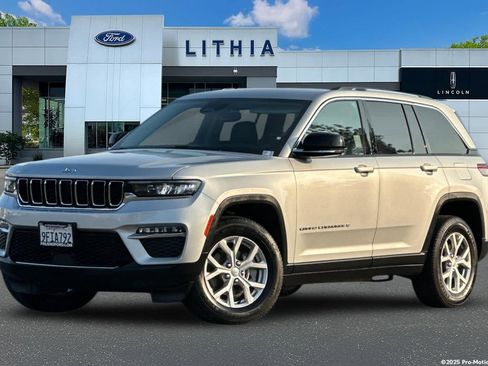 Used 2023 Jeep Grand Cherokee Limited image 1