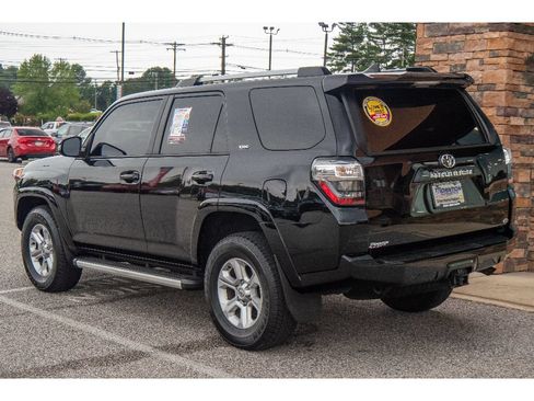Used 2022 Toyota 4Runner SR5 Premium w/ Moonroof Package AWD/4WD image 5