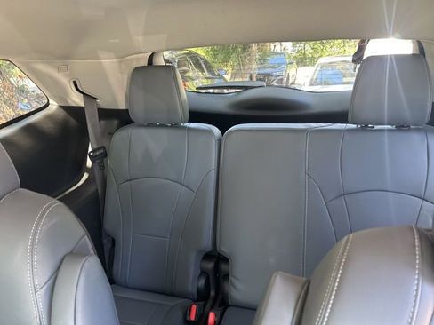 Used 2019 Buick Enclave Essence FWD image 5