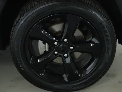 Certified 2024 Jeep Grand Cherokee Altitude image 10