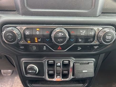 Used 2019 Jeep Wrangler Unlimited Sport S image 24