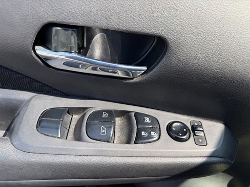 Used 2023 Nissan Kicks SV FWD image 13
