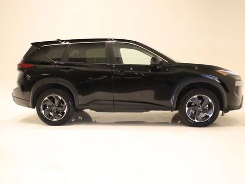 Used 2025 Nissan Rogue SV AWD/4WD image 3